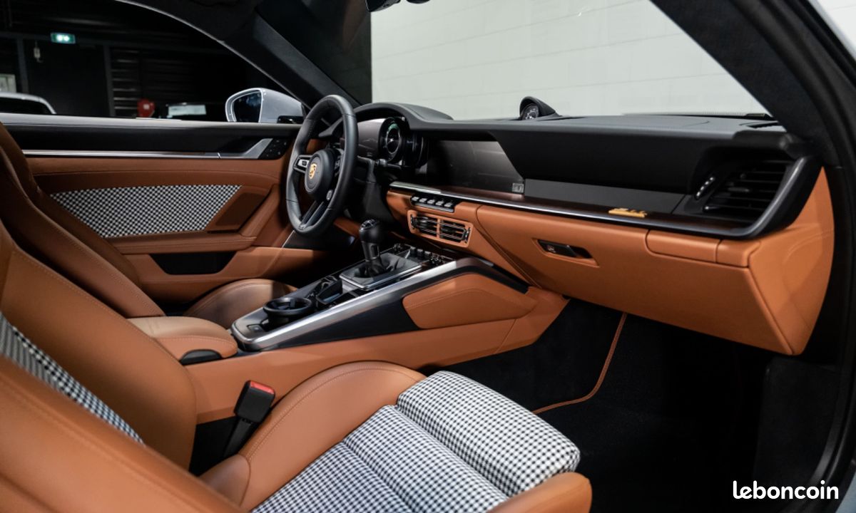 Porsche 911 TYPE 992 Sport Classic 3.7 550 – 1°MAIN Française Malus Payé / Burmester / Cam. 360° / TVA LOA / 2933E/Mois (image 18)
