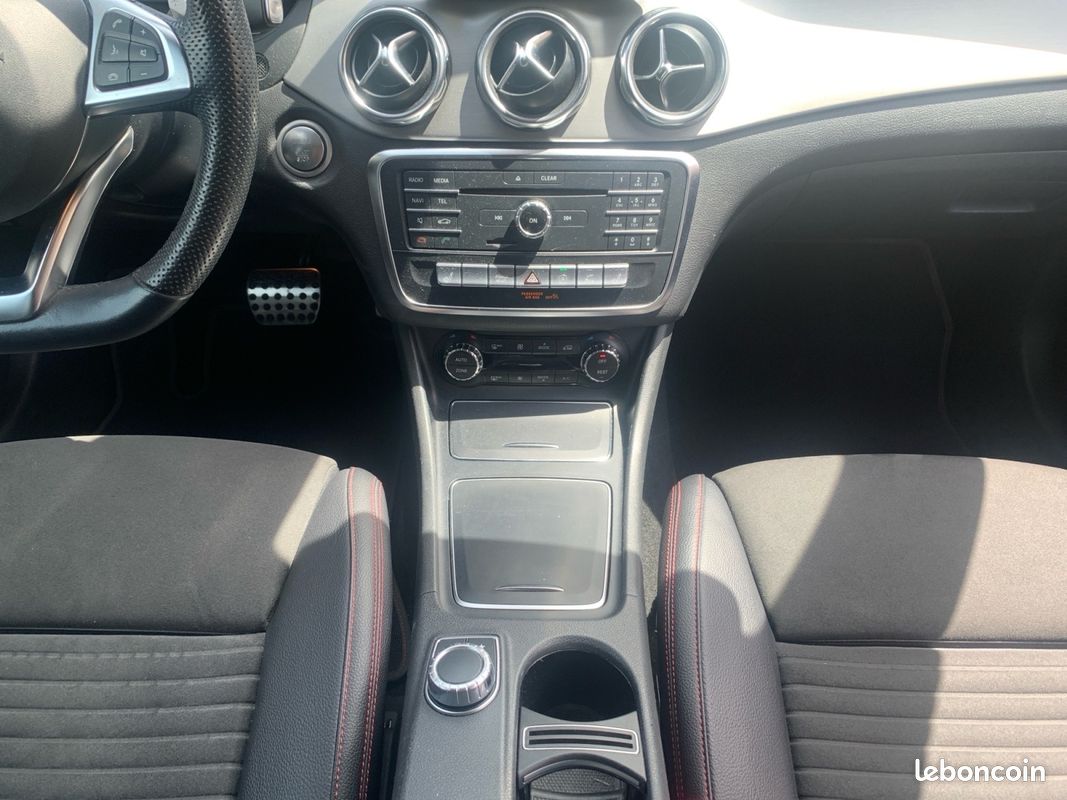 MERCEDES CLASSE GLA 200 SPORT EDITION BA Toit Ouvrant Panoramique caméra de recul carplay siège chauffant 156Ch Garantie 12 mois (image 13)