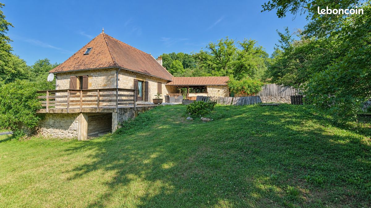 Maison 10 pièces 225 m² · à La Chapelle-aux-Saints · 225 m² · 297 000 €