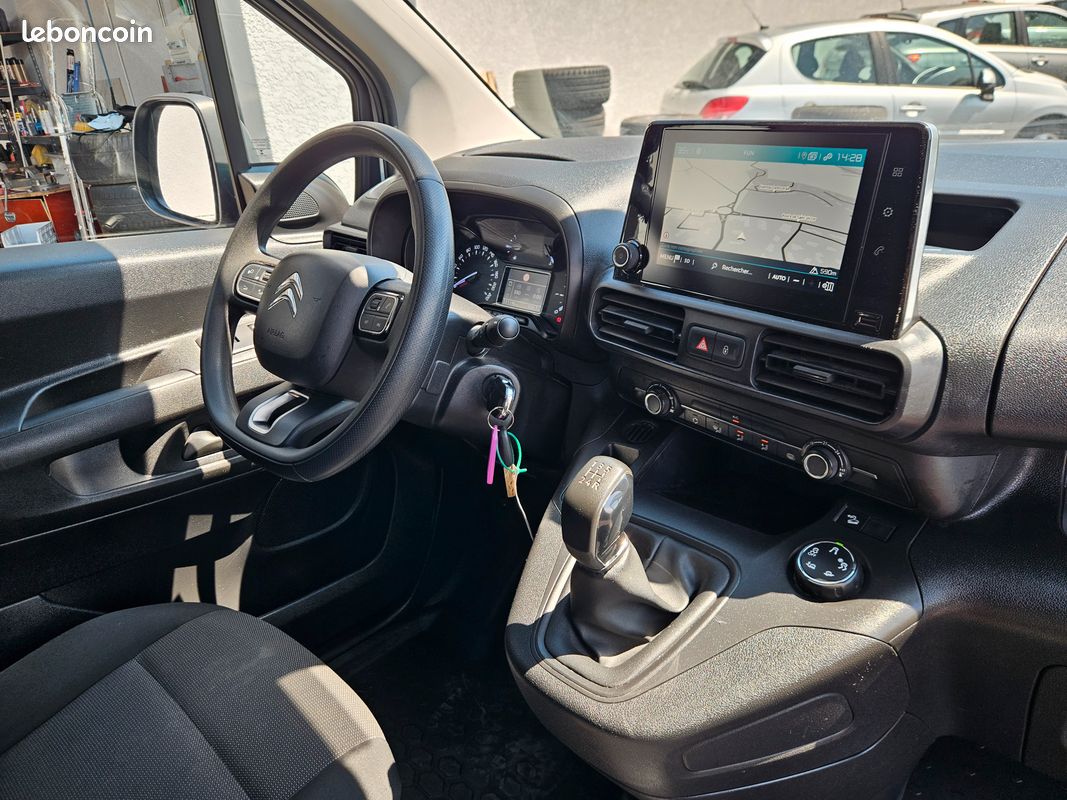 Citroën BERLINGO III BLUEHDI 100 Motricité renforcer 03Places 121000kms 8658ht (image 7)