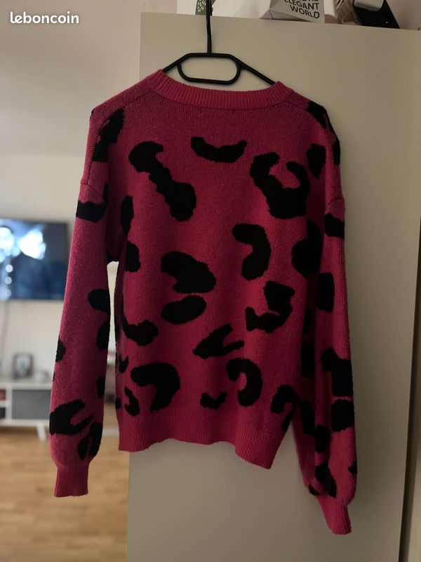 Pull à motif léopard rose (image 3)