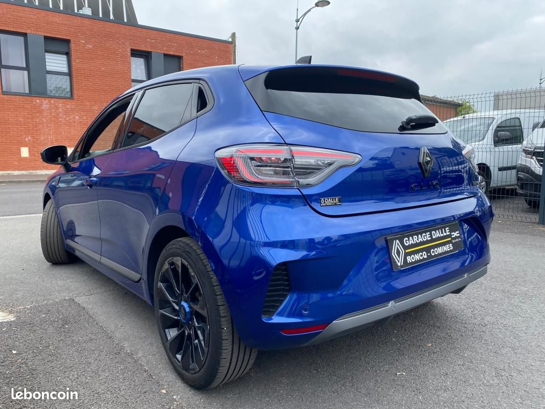 Renault Clio 5 ESPRIT ALPINE HYBRIDE E TECH 145 - CARPLAY/CAMERA/ DETECTEUR ANGLES MORTS/ CHARGEU... (image 17)