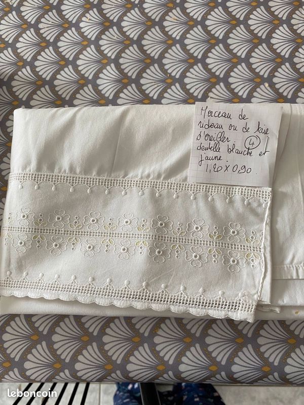 Tissu brodé et dentelle (image 3)