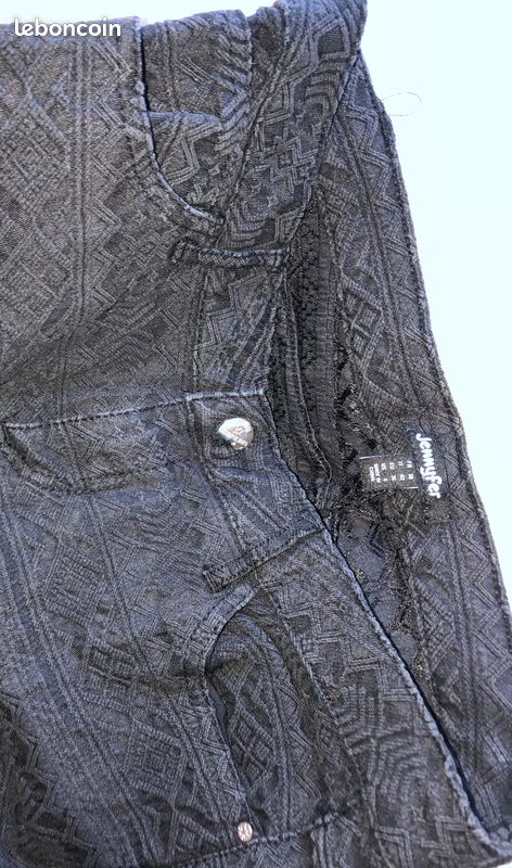 Pantalon moulant noir bien couper (image 1)