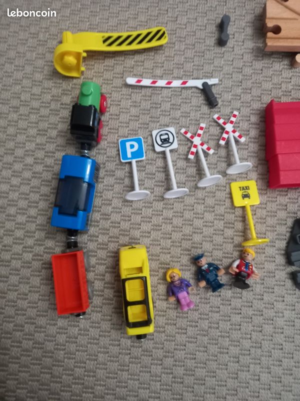 Circuit petit train en bois (image 1)
