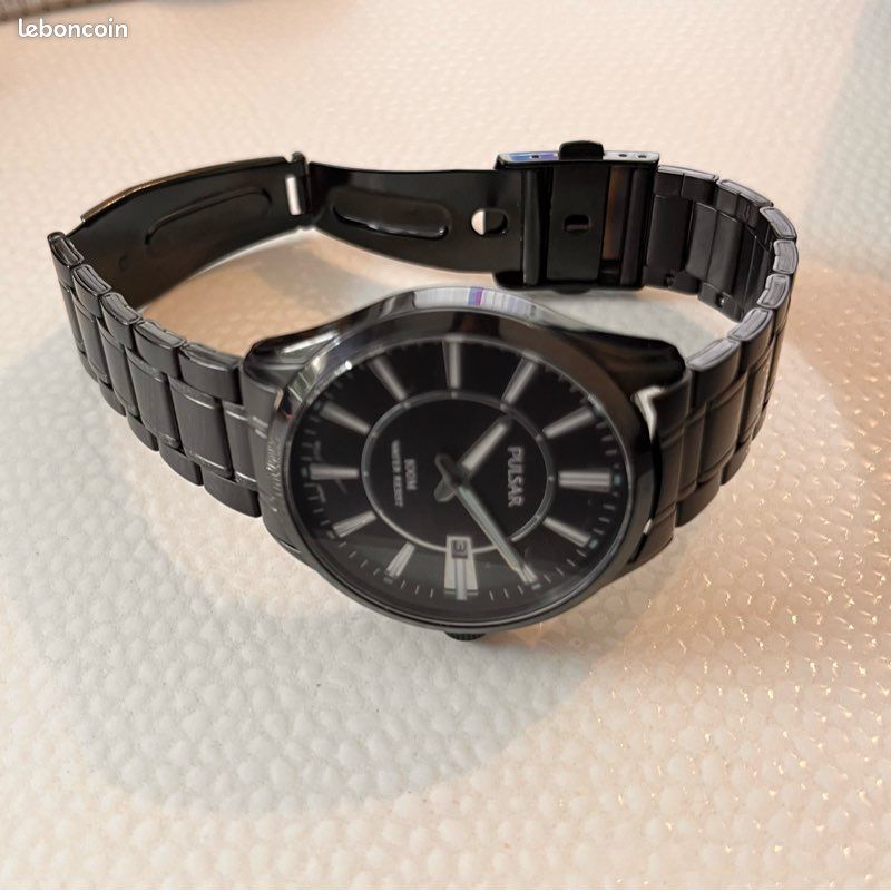 Montre Bracelet Pulsar Noire Et Argentée, Cadran Noir - Occasion