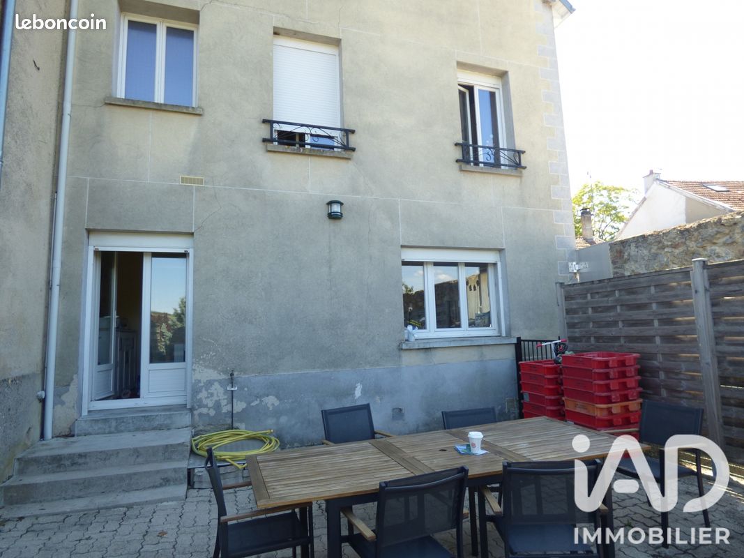 Maison 8 pièces 169 m² · à Mareuil-le-Port · 169 m² · 190 000 €