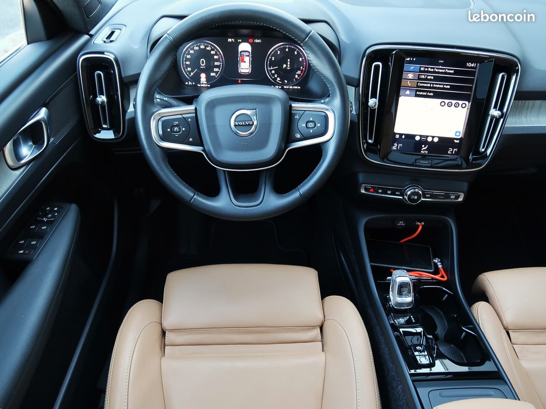 VOLVO XC40 T2 Inscription 129 Geartronic 8 + toit panoramique (image 4)