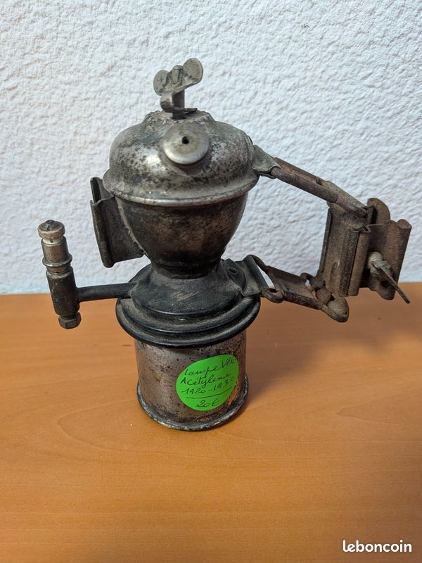 Lot De Lampes De Vélo Anciennes - Cibié, Soubitez, Hella - Vintage