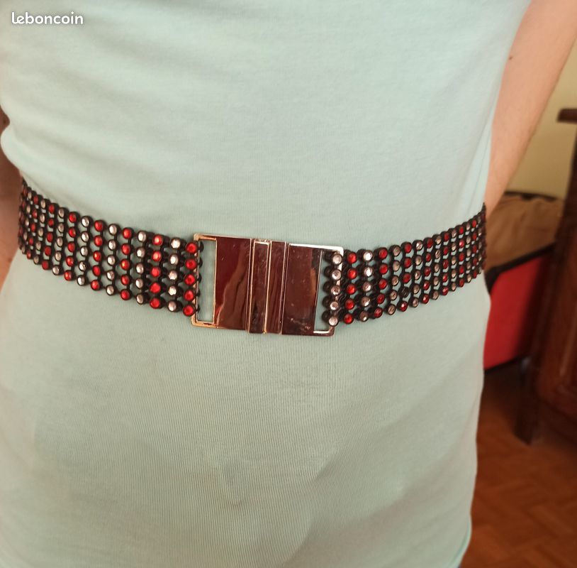 Ceinture avec Strass Multicolores , extensible de 63 cm à 73 cm environ , Très Bon état (image 4)