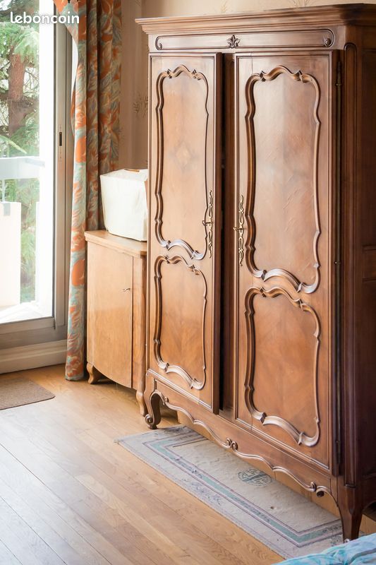 Petite armoire noyer style louis xv (image 1)