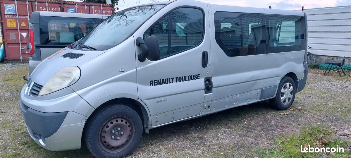 Mini Bus Renault Trafic (image 1)