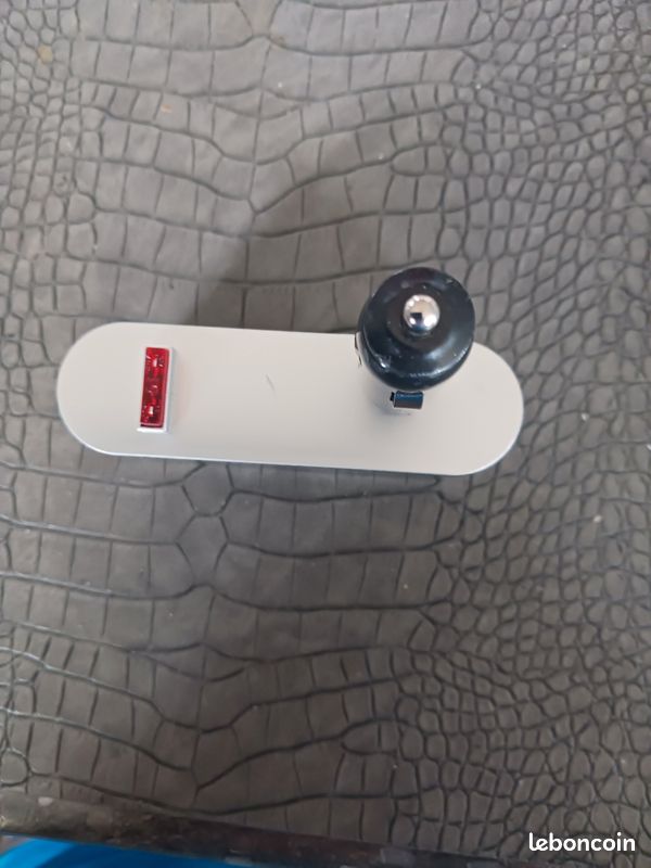 Vends prise allume cigare 3 sorties plus un sortie usb (image 2)