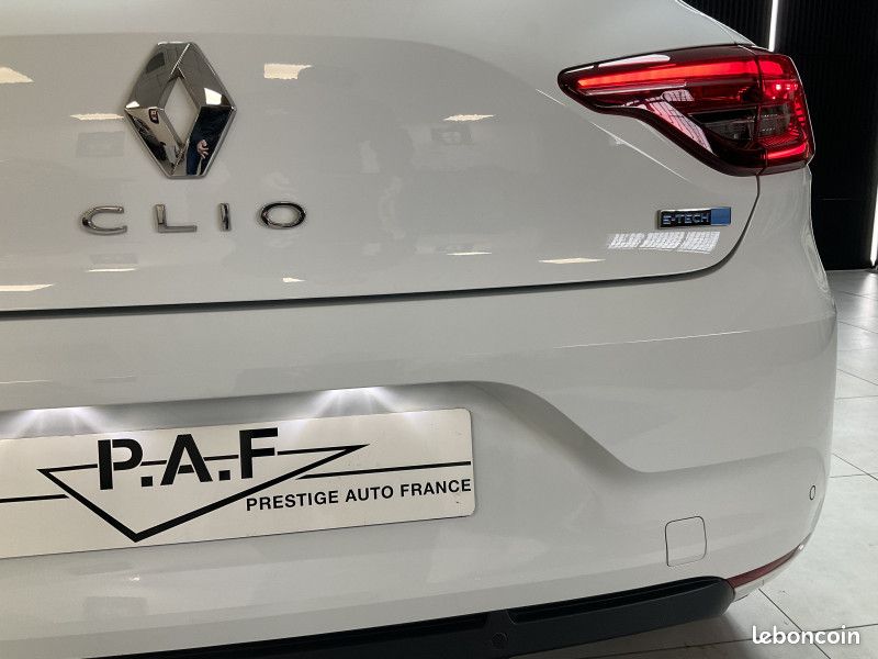 Renault CLIO V 1.6 E-TECH HYBRIDE 145CH EQUILIBRE (image 13)
