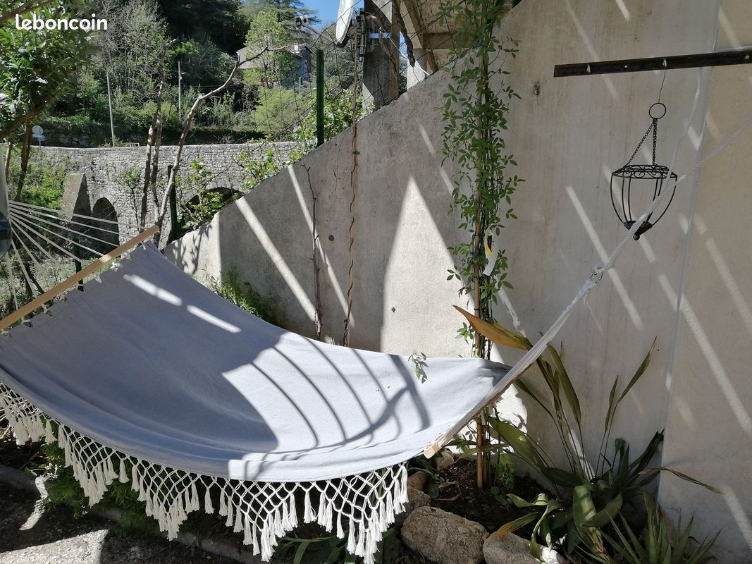 Maison sur la rivière (image 3)