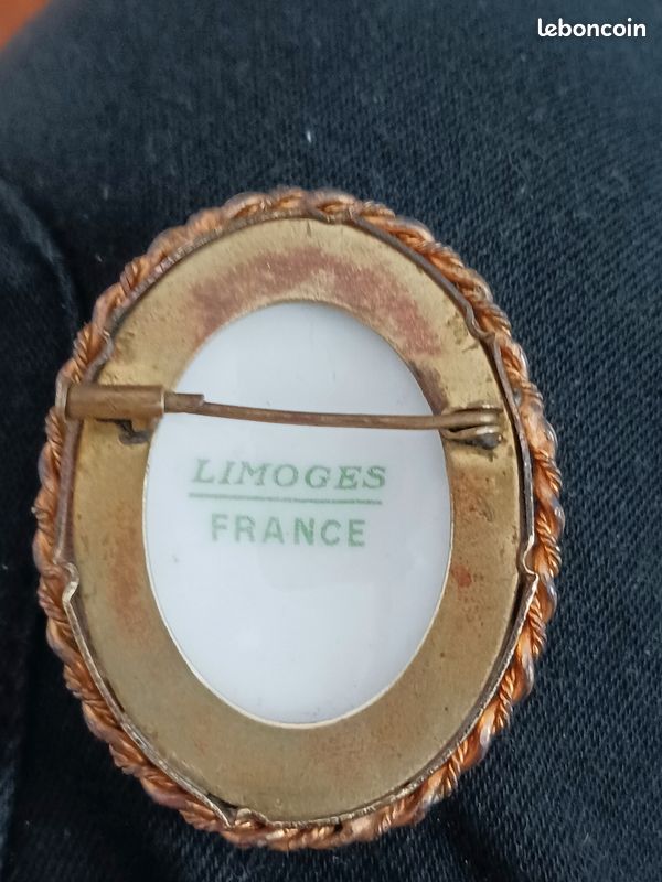 Broche Ancienne En Métal Doré Et Porcelaine De Limoges - Vintage, Occasion, émail