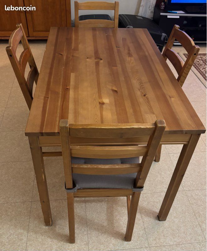 Table à manger avec 4 chaises (image 1)