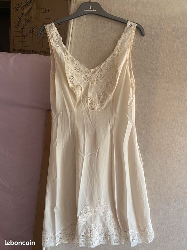 Fond de robe année '70 (image 1)