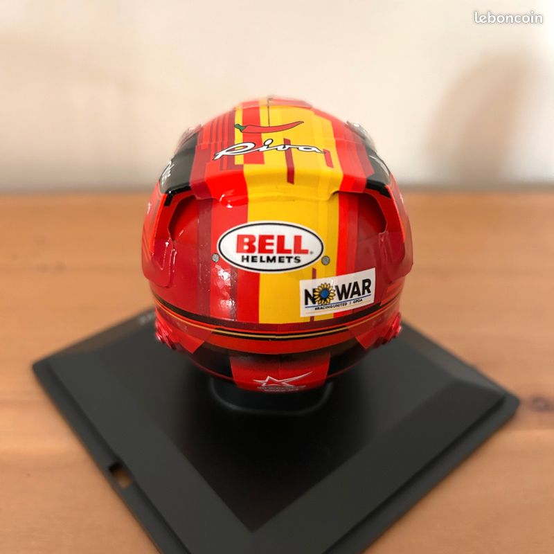Casque F1 Carlos Sainz 2022 Ferrari - Échelle 1:5, édition