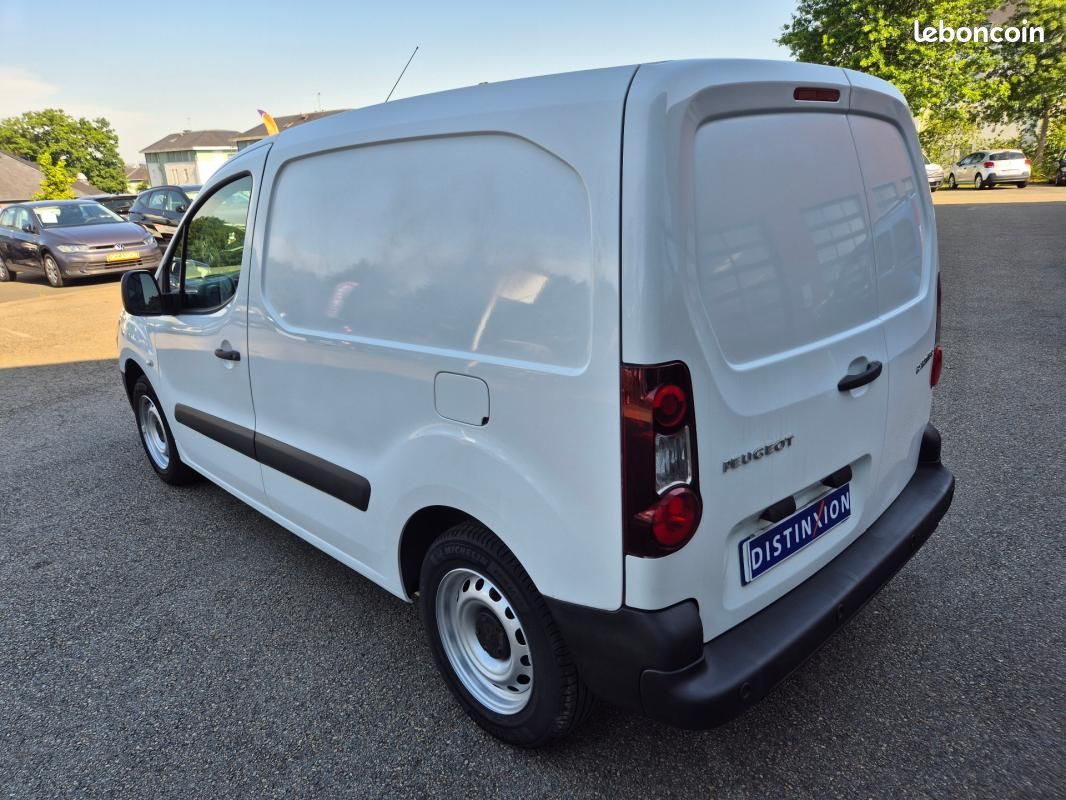 Peugeot Partner FOURGON STANDARD 1.6 BLUEHDI 100 S&S BVM5 PREMIUM (image 4)