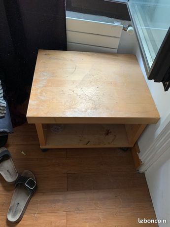 Table basse sur roulettes