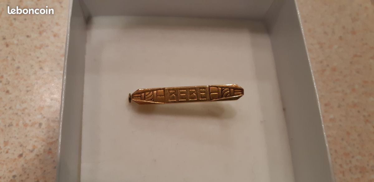 Petite Broche De Bavoir Vintage Plaquée Or - Pour Bébé Ou Poupée - Occasion
