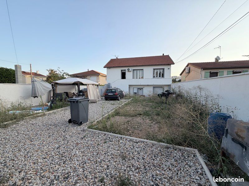 Maison individuelle avec fort potentiel – 200 m² + studio de 60 m² sur terrain de 450 m² – Saint-Priest (Route d’Heyrieux) Située au 87 Route d’Heyrieux à Saint-Priest, cette maison individuelle offr (image 2)