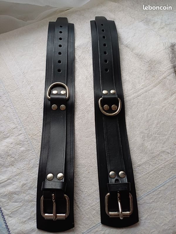 Menottes cuir bdsm noires (image 1)