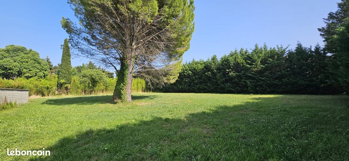 Terrain 1200 m² · à Saint-Rémy-de-Provence · 600 000 €