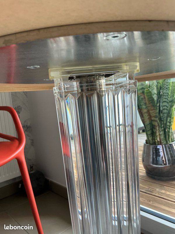 Table KARTELL (image 3)