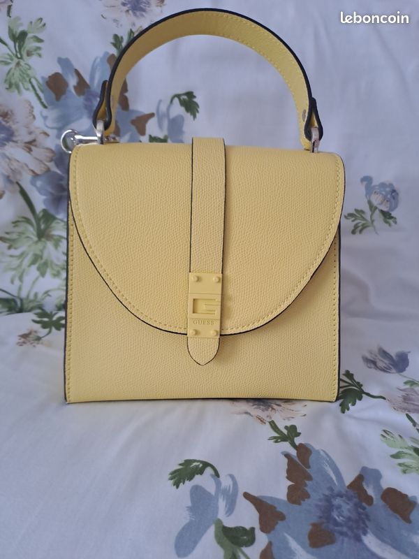 Sac bandoulière Jaune Guess Accessoires Bagagerie