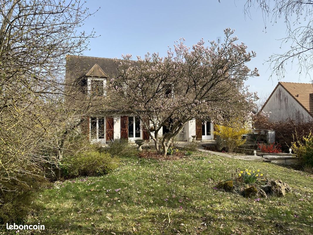 Maison 8 pièces 230 m² · à Lévis-Saint-Nom · 230 m² · 435 500 €
