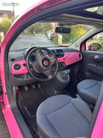 Fiat 500 So Pink. La série limitée aux couleurs de Barbie en vente sur  Leboncoin