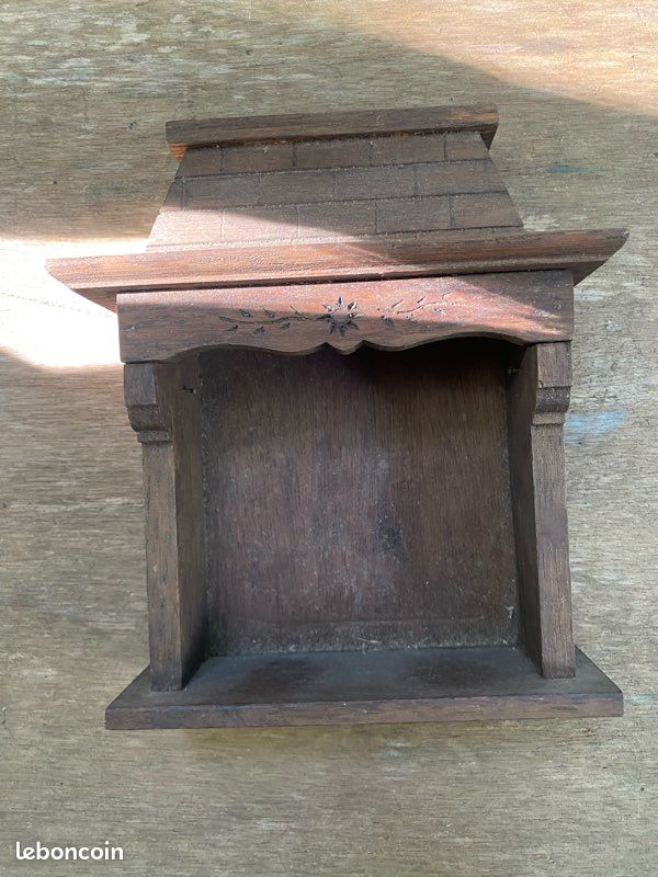 Petite cheminé en bois ancienne (image 1)