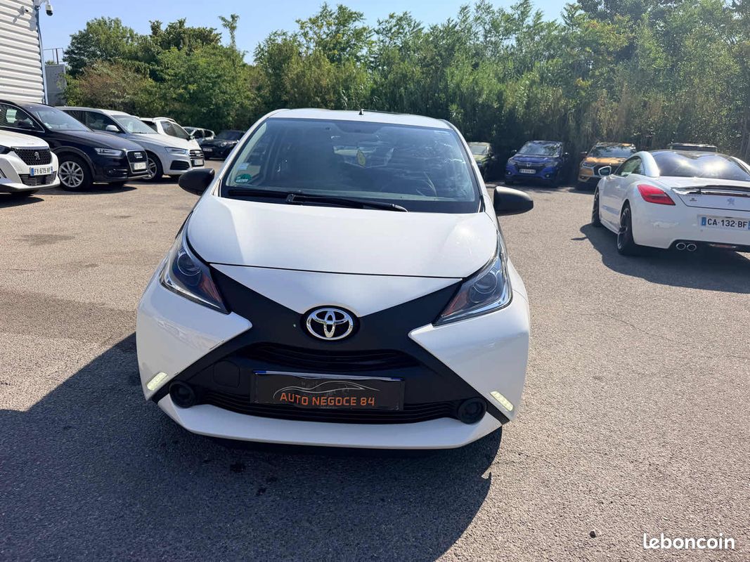 Toyota aygo ii 1.0 vvti 69 clim 55mkm (image 2)