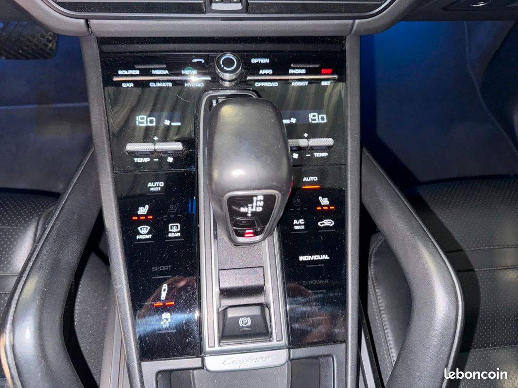 PORSCHE CAYENNE E-Hybrid 3.0 V6 462 ch Tiptronic BVA S / SUIVI PORSCHE (image 15)