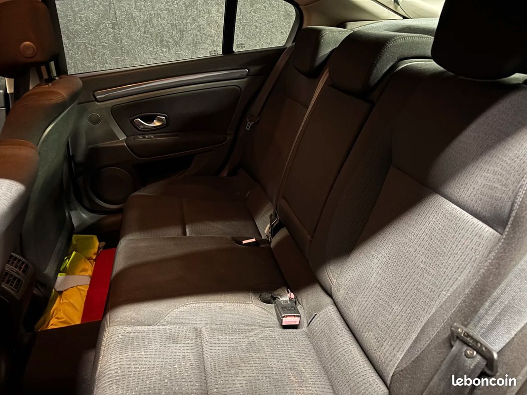 Renault LAGUNA III Black Edition Carminat (image 10)