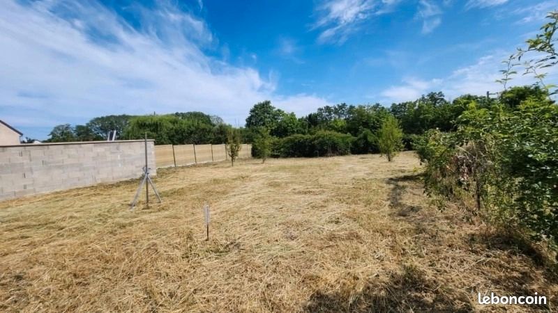 Terrain 693 m² · à Rivecourt · 49 000 €