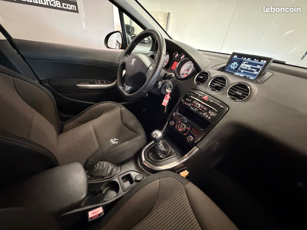 PEUGEOT 308 1.6 e-HDi 115ch FAP Sportium (image 24)