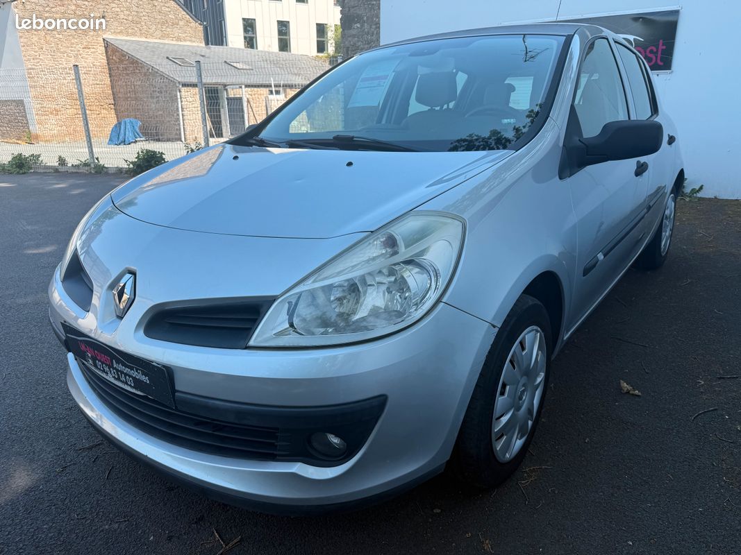 Renault Clio III 1.5 Dci 70 Expression (image 2)