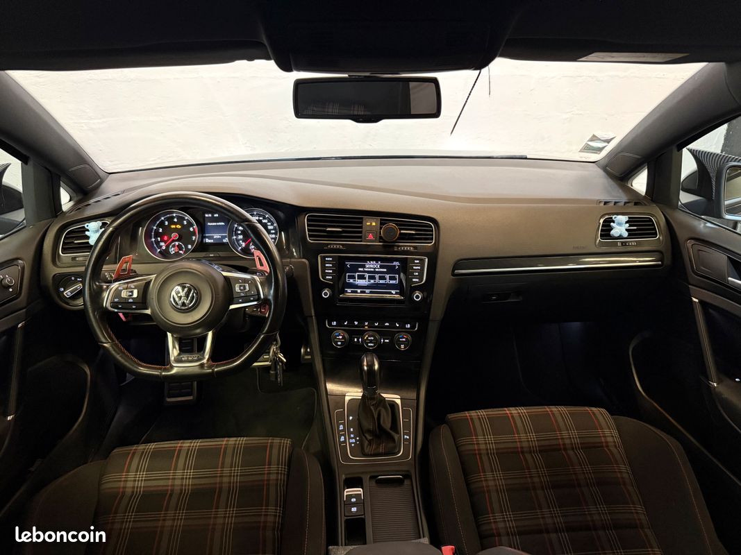 Volkswagen Golf VII GTI 2.0 TSI DSG 220 CV | SIÈGES CHAUFFANTS | JANTES 18" | ÉTRIERS DE FREINS ROUGE (image 9)
