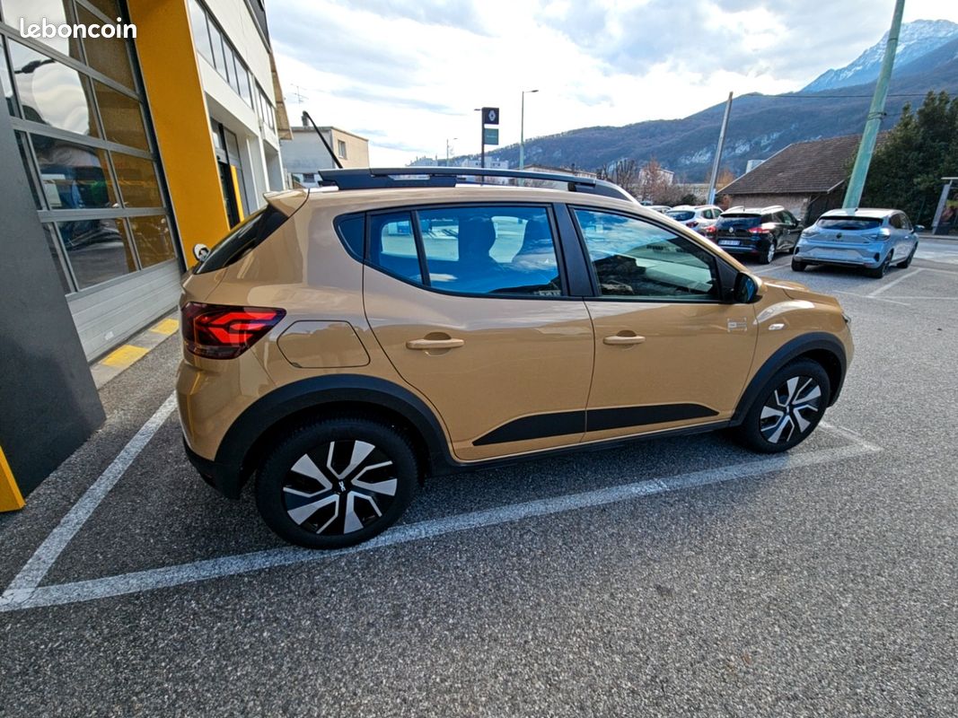 Dacia SANDERO STEPWAY EXPRESSION TCE 90 + Navigation (image 2)