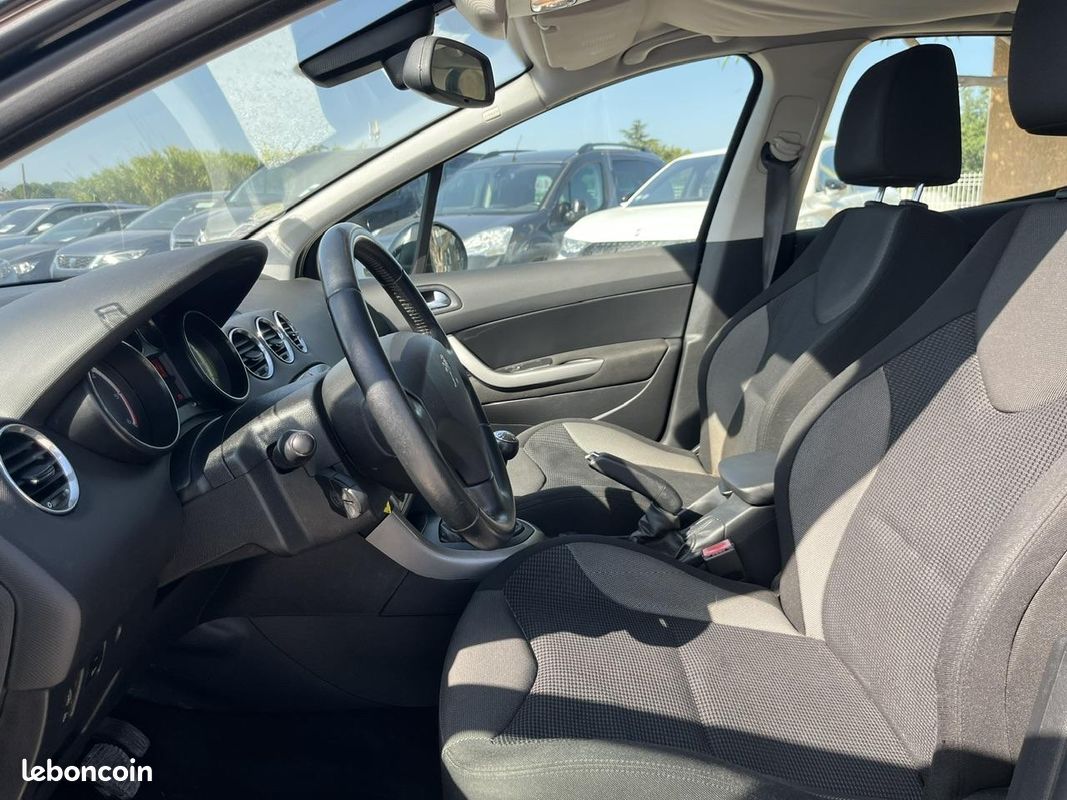 PEUGEOT 308 1.6 e-HDi - 112 CV BERLINE ALLURE PHASE 2 / CLIM AUTO / REGULATEUR / JANTES (image 13)