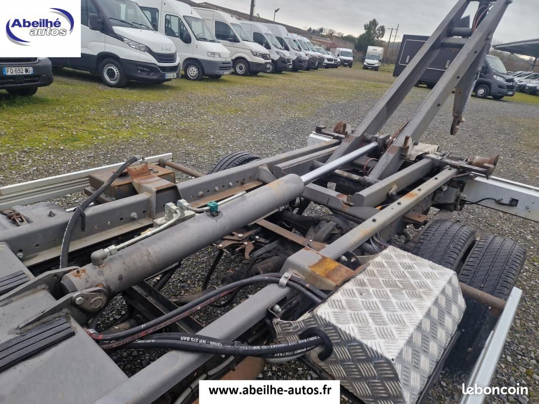 Nissan Cabstar CHASSIS NU POLYBENNE 35/13 2.5 DCI 130CV (image 8)