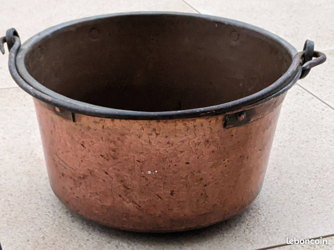Chaudron en cuivre martelé pour décoration début XXième (image 1)