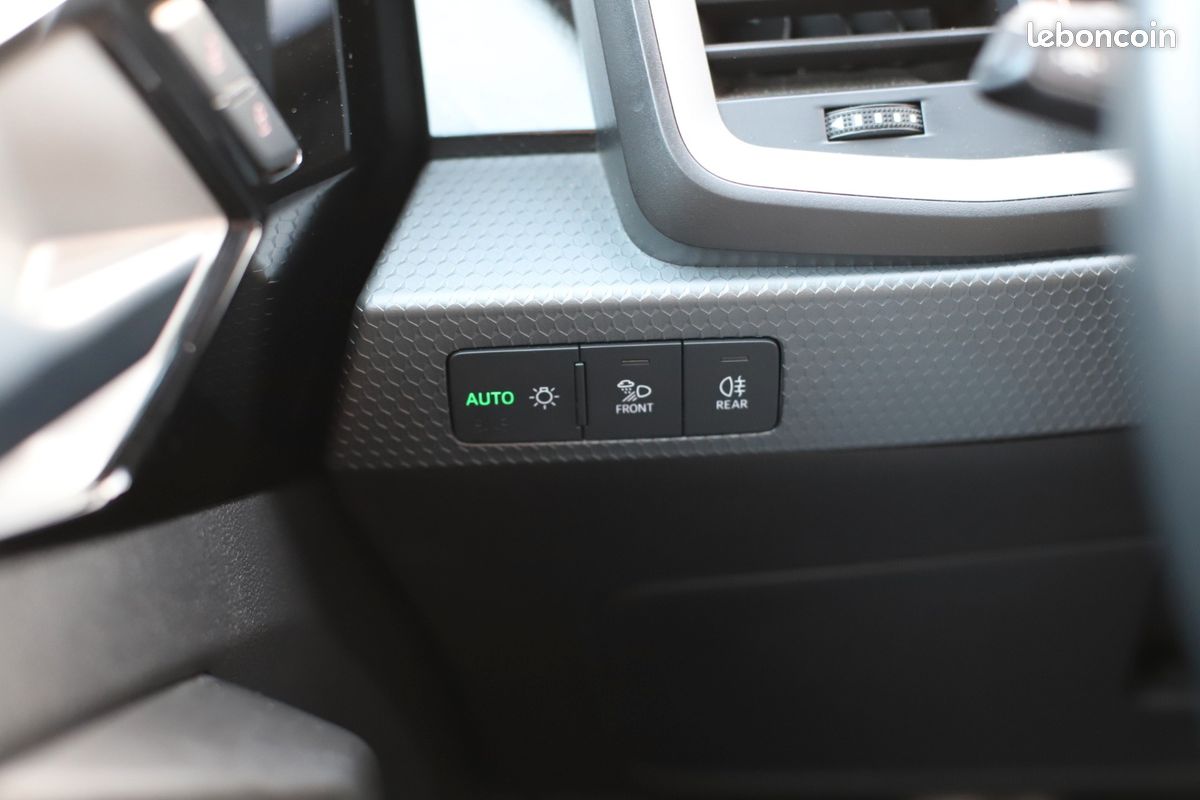 AUDI A1 ALLSTREET 30 tfsi 110 ch s tronic 7 design luxe (image 43)
