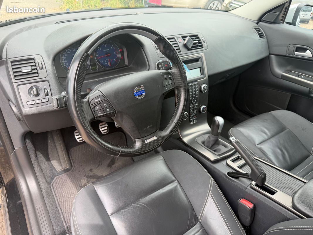Volvo C30 2.0 D4 177 R-Design CUIR XENONS (image 11)