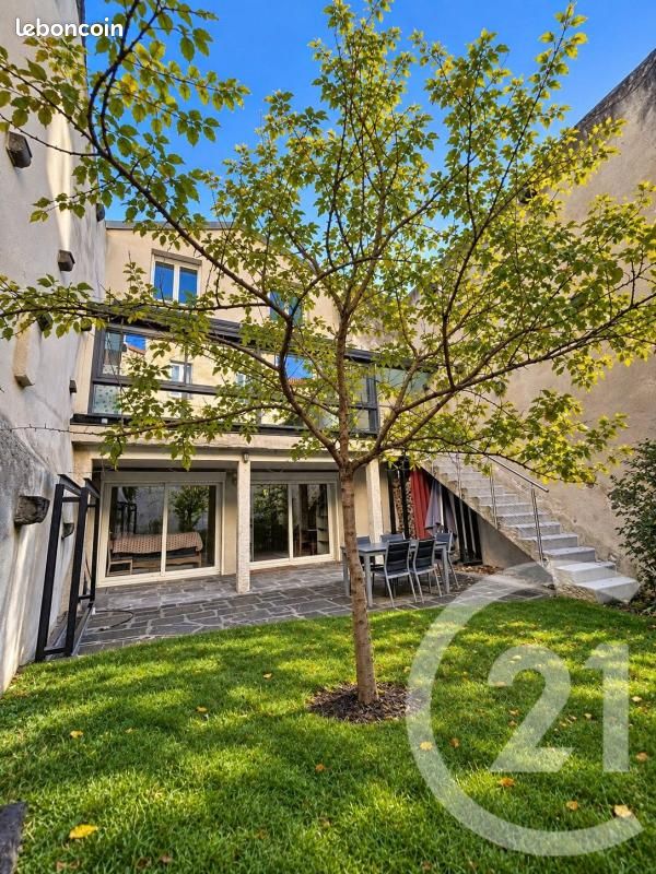 Maison 6 pièces 217 m² · à Riom · 217 m² · 386 000 €