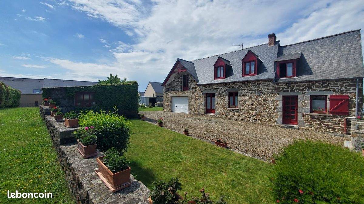 Maison 8 pièces 139 m² · à Saint-Père-Marc-en-Poulet · 139 m² · 350 000 €