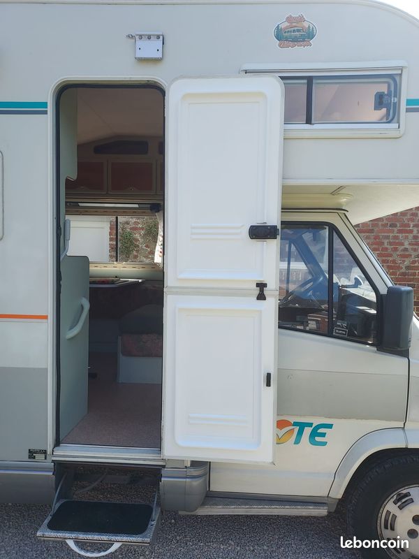 Camping-car J5 Pilote Atlantis 58CX 2,5lTD Direction assistée (image 17)